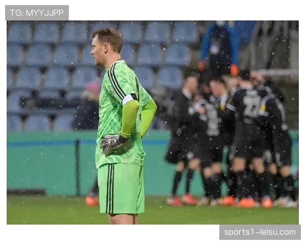 弗赖堡霍勒门前补射得手,抓住诺伊尔失误扩大比分